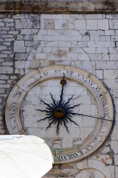 克罗地亚Piazza广场斯普利特的罗马尼伯尔古老的天文钟 — 图库照片