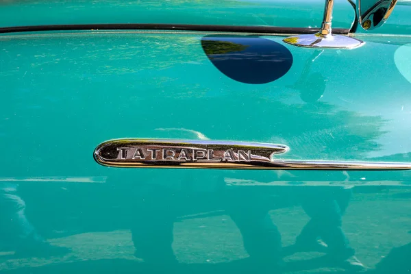 Aguas Lindoia Brazil Jun 2023 Outdoor Vintage Car Show 历史名车鞑靼车型标志的特写 — 图库照片