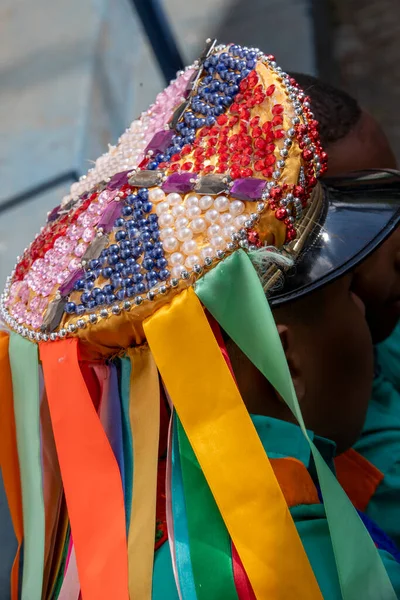 Разноцветные Украшения Колпачок Ленты Традиционном Фольклорном Проявлении Congada Santa Ifignia — стоковое фото