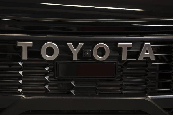 ブラジル サンパウロ 7月21 2023 暗い背景にトヨタ自動車ブランドのロゴのクローズアップ ストック画像