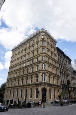 Montreal, Kanada - Ağustos 09 2023 - Kanada 'nın Montreal şehrindeki iş gökdelenleri, Kanada ekonomisinin bir sembolü olan Quebec' in merkez iş bölgesinde çekildi..