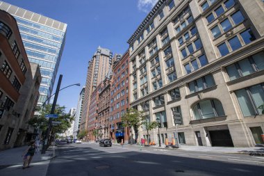Montreal, Kanada - Ağustos 09 2023 - Kanada 'nın Montreal şehrindeki iş gökdelenleri, Kanada ekonomisinin bir sembolü olan Quebec' in merkez iş bölgesinde çekildi..