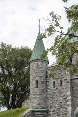 Eski Quebec Kalesi 'nin detayları. Quebec 'in antik mimarisinin manzarası. Kanada 'nın Quebec eyaletinin başkenti olarak