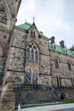 Kanada, Ottawa 'daki parlamento tepesinin doğu bloğunun manzarası