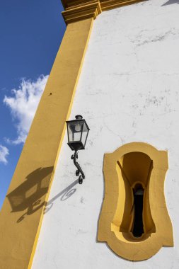 Koloni şehri Tiradentes, Minas Gerais, Brezilya 'daki Saint Anthony Ana Kilisesi. Tiradentes Tarihi Kasabası (UNESCO Dünya Mirası)