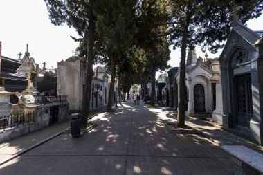 Buenos Aires, Arjantin - 29 Ocak 2024 - Dünyaca ünlü şehir simgesi, La Recoleta Mezarlığı, tarihi anıtsal mezarları ve heykelleri ile mimari