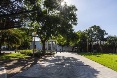 Dünyaca ünlü şehir simgesi La Recoleta Mezarlığı 'nın önündeki meydan. Buenos Aires, Arjantin