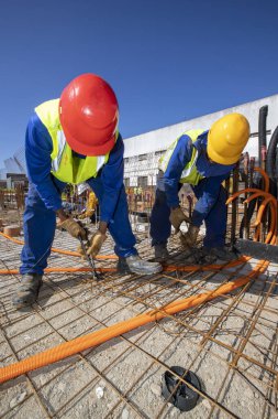Brezilya 'nın Sao Paulo şehrinde bir binanın temelinin atılması sırasında inşaat işçileri