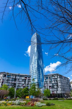 Bilbao, Bask Bölgesi, İspanya - Nisan, 03, 2024 - Iberdrola Kulesi karargahı. Kule mimar Caesar Pelli tarafından 2011 yılında tasarlanmıştır..