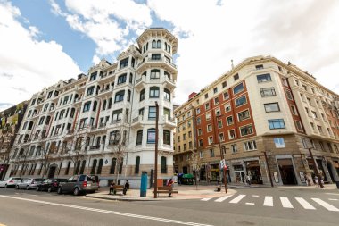Bilbao, İspanya - Nisan 03, 2024. Bask geleneksel yerleşim binası Bilbao, Bask bölgesi, İspanya.