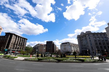 Plaza de Federico Moyua, İspanya 'nın Bask bölgesindeki Bilbao şehrinin arka planında yer alıyor. Seçici odak