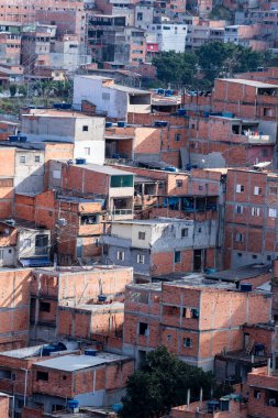 Kenar mahalle binaları, Osasco 'nun fakir mahallesi, Brezilya' nın Sao Paulo kenti.