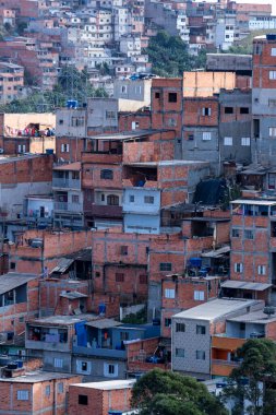 Kenar mahalle binaları, Osasco 'nun fakir mahallesi, Brezilya' nın Sao Paulo kenti.