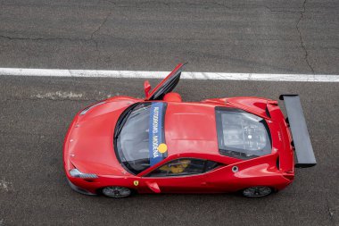 Modena, İtalya - 27 Şubat 2023 - Autodromo di Modena (Modena yarış pisti) üzerindeki ferrari araba detayları