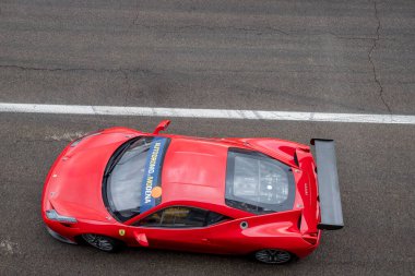 Modena, İtalya - 27 Şubat 2023 - Autodromo di Modena (Modena yarış pisti) üzerindeki ferrari araba detayları
