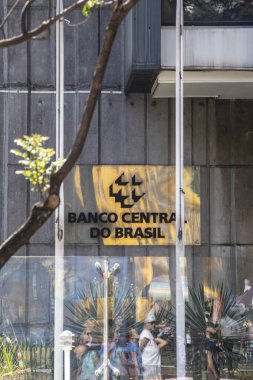 Sao Paulo, Brezilya - Ağustos 04 2024 - Brasil bankasının dış cephesinde harfler ve logolar.