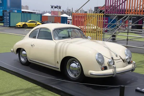 Sao Paulo, Brezilya. 18nov, 23. Porsche 356, Alman markası Porsche tarafından 1948 ve 1965 yılları arasında üretilen spor otomobildir. Ön görünüm