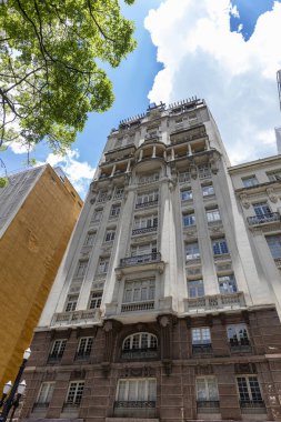 Brezilya 'nın Sao Paulo kentindeki Sampaio Moreira binasının mimari detayları. 1924 'te şehrin en antika şehri olarak açıldı.