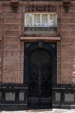 Brezilya 'nın Sao Paulo kentindeki Sampaio Moreira binasının mimari detayları. 1924 'te şehrin en antika şehri olarak açıldı.