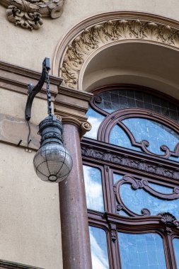 Sao Paulo, Brezilya - Aralık 2024: Brezilya 'nın ana opera binası ve kentin simgelerinden biri olan Belediye Tiyatrosu' nun görkemli cephesinin ayrıntıları.