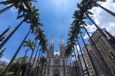 Sao Paulo Metropolitan Katedrali 'nin perspektif manzarası, ya da dünyanın en büyük beş neo Gotik tapınağından biri olan Se Katedrali. Brezilya