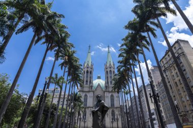 Sao Paulo Metropolitan Katedrali 'nin perspektif manzarası, ya da dünyanın en büyük beş neo Gotik tapınağından biri olan Se Katedrali. Brezilya