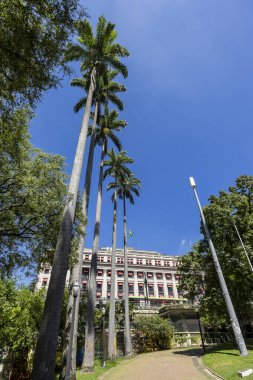 Sampaio Moreira Binası, Sao Paulo 'nun ilk gökdeleni, Anhangaba Vadisi' nden Brezilya 'nın merkezindeki iki modern bina arasında görüldü.