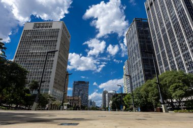 Vale do Anhangabau (Anhangabau Vadisi) yenileme çalışmaları devam ediyor. Brezilya 'nın merkezindeki Sao Paulo' da ünlü bir yer.
