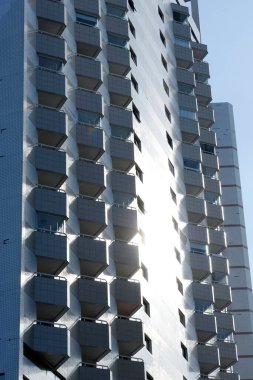 Brezilya 'nın Sao Paulo eyaletinin kıyısındaki Santos şehrinin modern mimarisi.