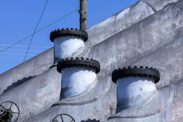 Santos eski yolu, Serra do Mar yolu, hidroelektrik santraline giden su boruları.. 