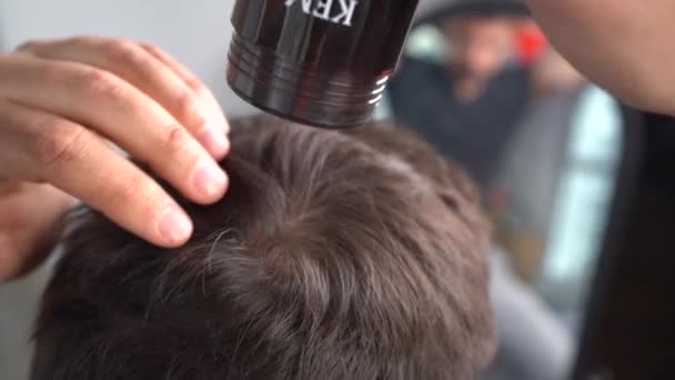 Kyiv Ukraine November 2022 Man Front Mirror Styling His Hair — Stock Video