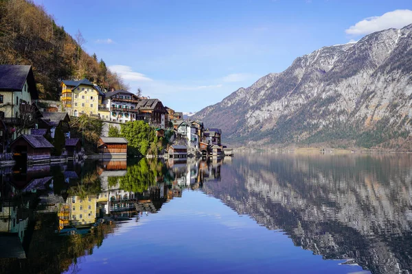 Stock image Hallstatt, Hallstetter Lake, Austria - March 2023: Nice view of the city. Mountain Lake. Lake among the mountains. Huts in the mountains near the forest lake.