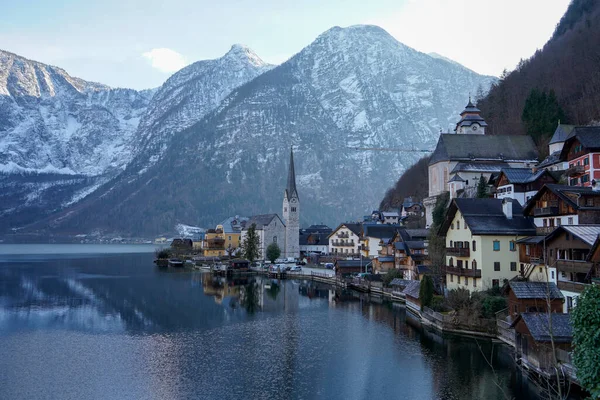 stock image Hallstatt, Hallstetter Lake, Austria - March 2023: Nice view of the city. Mountain Lake. Lake among the mountains. Huts in the mountains near the forest lake.