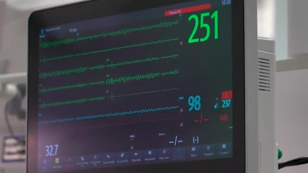 Kiew Ukraine April 2023 Herzinstitut Der Patientenmonitor Zeigt Die Herzdaten — Stockvideo