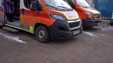 Kyiv, Ukrayna - Mart 2023: Kalp Enstitüsü Ambulansı. Enfarktüs ekibinin tıbbi aracı.