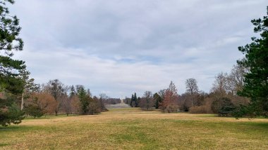 Lednice, Çek Cumhuriyeti - Mart 2023 Lednice Kalesi. Güzel kale ve bahçe