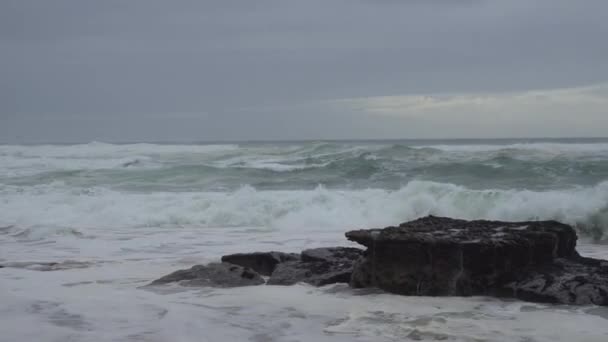 Praia Magoito Sintra Portugalsko Březen 2023 Pohled Oceán Skály Písek — Stock video