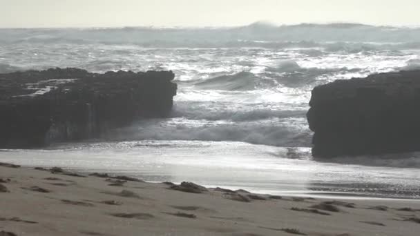 Praia Magoito Sintra Portekiz Mart 2023 Okyanus Manzarası Kayalar Kum — Stok video