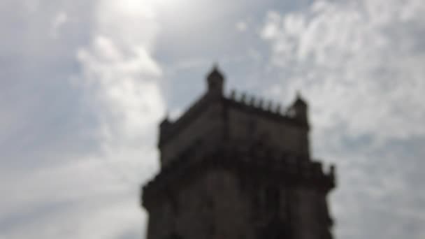 葡萄牙 里斯本 2023年3月16日 环形山花园景观 城市的地标Torre Belem塔 德贝伦 伯利恒塔 Torre Belem — 图库视频影像