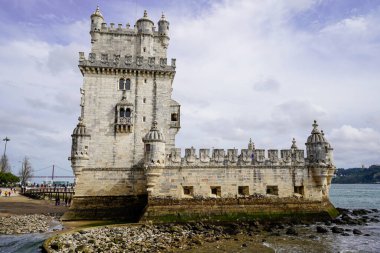 Lizbon, Portekiz - Mart 2023: Torre de Belem manzarası. Belenskaya Kulesi