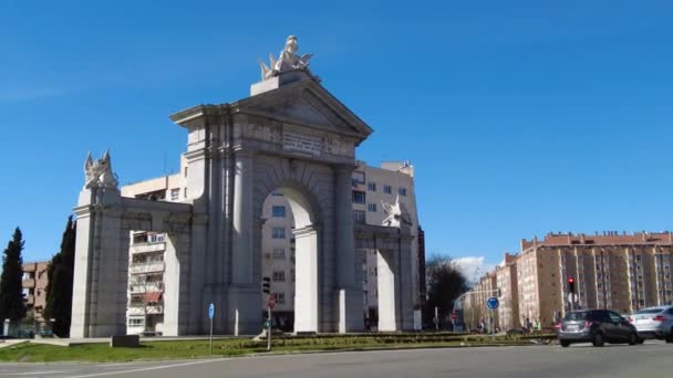 Espagne Madrid Mars 2023 Vue Porte Historique Tolède Trafic Automobile — Video