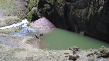 Blansko bölgesi, Çek Cumhuriyeti - 25 Şubat 2023: Punkva Mağaraları. Moravian Karst Mağaraları. Stolognitler, yeraltı dünyası..