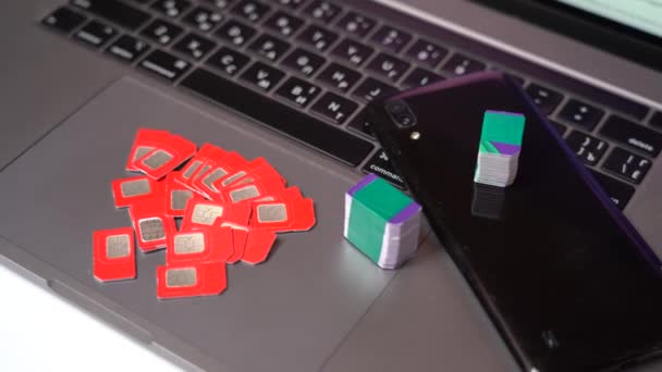 Muitos Cartões Sim Teclado Laptop Fazenda Bot Cartões Gsm Móveis — Vídeo de Stock