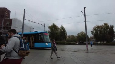 Oslo, Norveç - 19 Ekim 2024: Modern gayrimenkul manzarası. Şehirdeki güzel modern evler. Şehir sokağı.