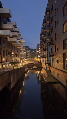 Oslo, Norveç, 19 Ekim 2024: Şehrin modern mimarisine bakış. Modern gayrimenkul, apartmanlar.