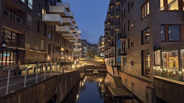 Oslo, Norveç, 19 Ekim 2024: Şehrin modern mimarisine bakış. Modern gayrimenkul, apartmanlar.