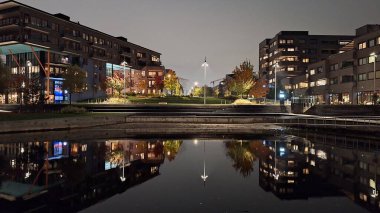 Oslo, Norveç, 19 Ekim 2024: Şehrin modern mimarisine bakış. Modern gayrimenkul, apartmanlar.