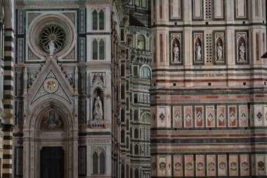 Floransa, İtalya - 4 Kasım 2024: Santa Maria del Fiore Katedrali 'nin gece manzarası. Floransa Şehri ve Duomo Santa Maria Del Fiore.