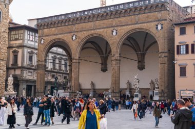 Florence, İtalya - 5 Kasım 2024: İtalya, Floransa 'daki Neptün Çeşmesi, Palazzo Vecchio' nun önündeki Piazza della Signoria 'da