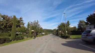 Florence, İtalya, 5 Kasım 2024, Royal Park 'a parketmiş kampçılar. Karavan, karavan, karavan, karavan veya karavan.